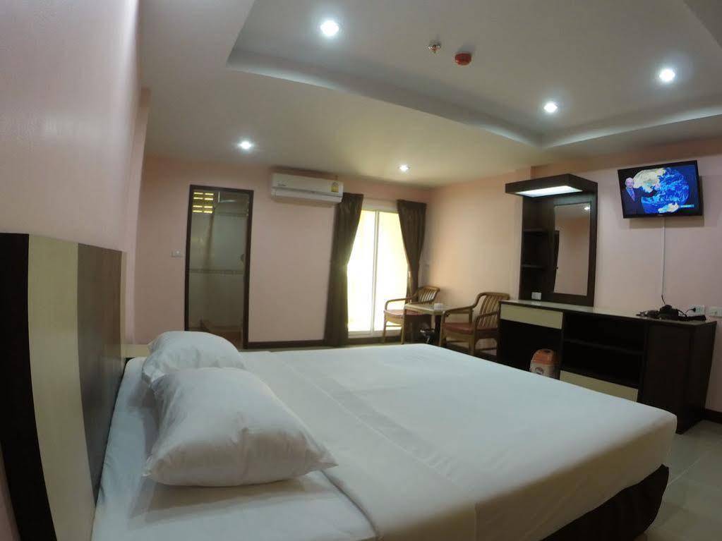 Oyo 523 Aa Pattaya Ville Extérieur photo