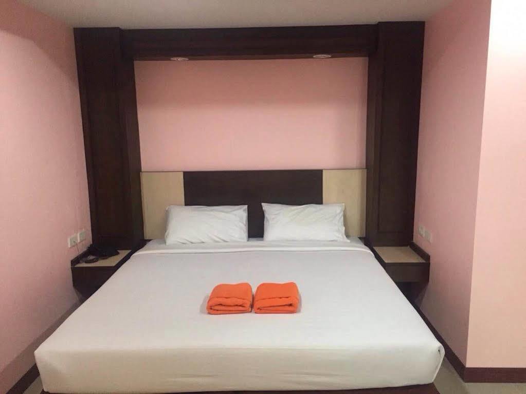 Oyo 523 Aa Pattaya Ville Extérieur photo