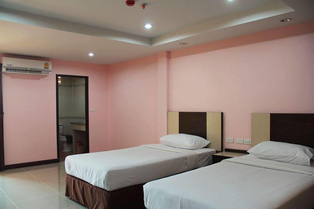 Oyo 523 Aa Pattaya Ville Extérieur photo